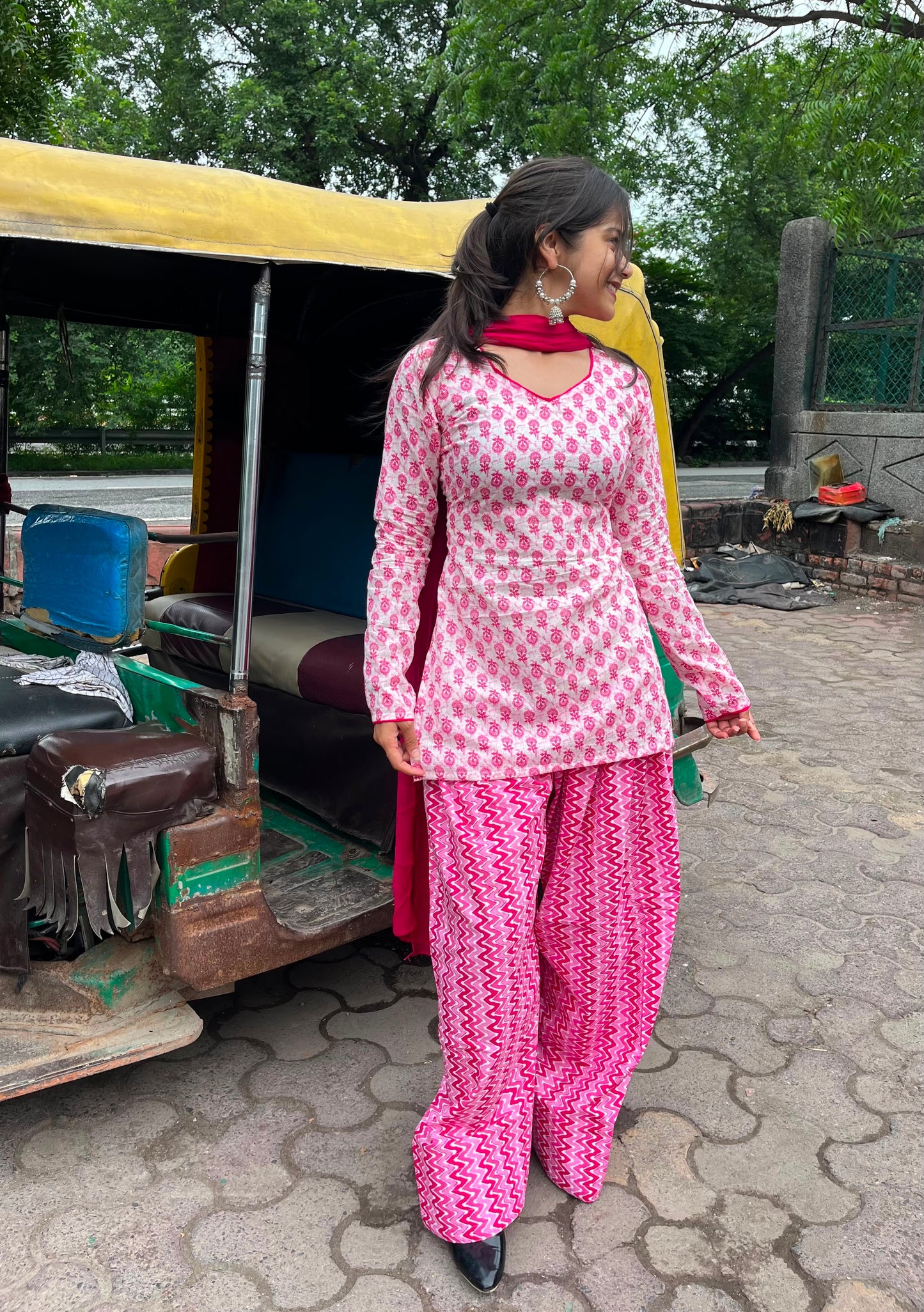 Gulaabi Aangan Set