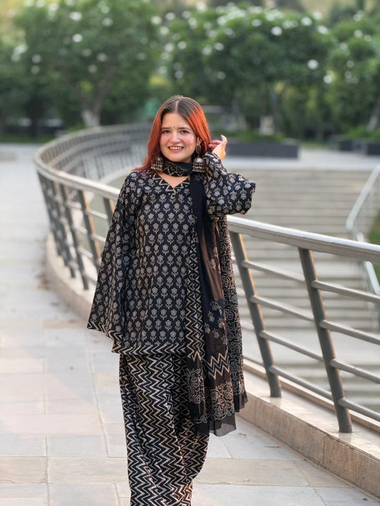 Ritvi Farshi Salwar Set ( black matching chiffon dupatta)