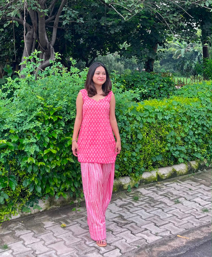 Gunika in "Pink" Farshi Set