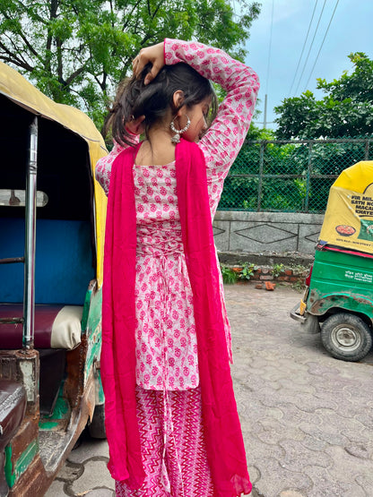 Gulaabi Aangan Set