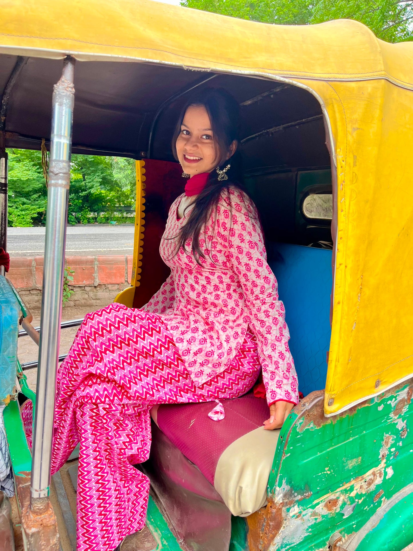 Gulaabi Aangan Set