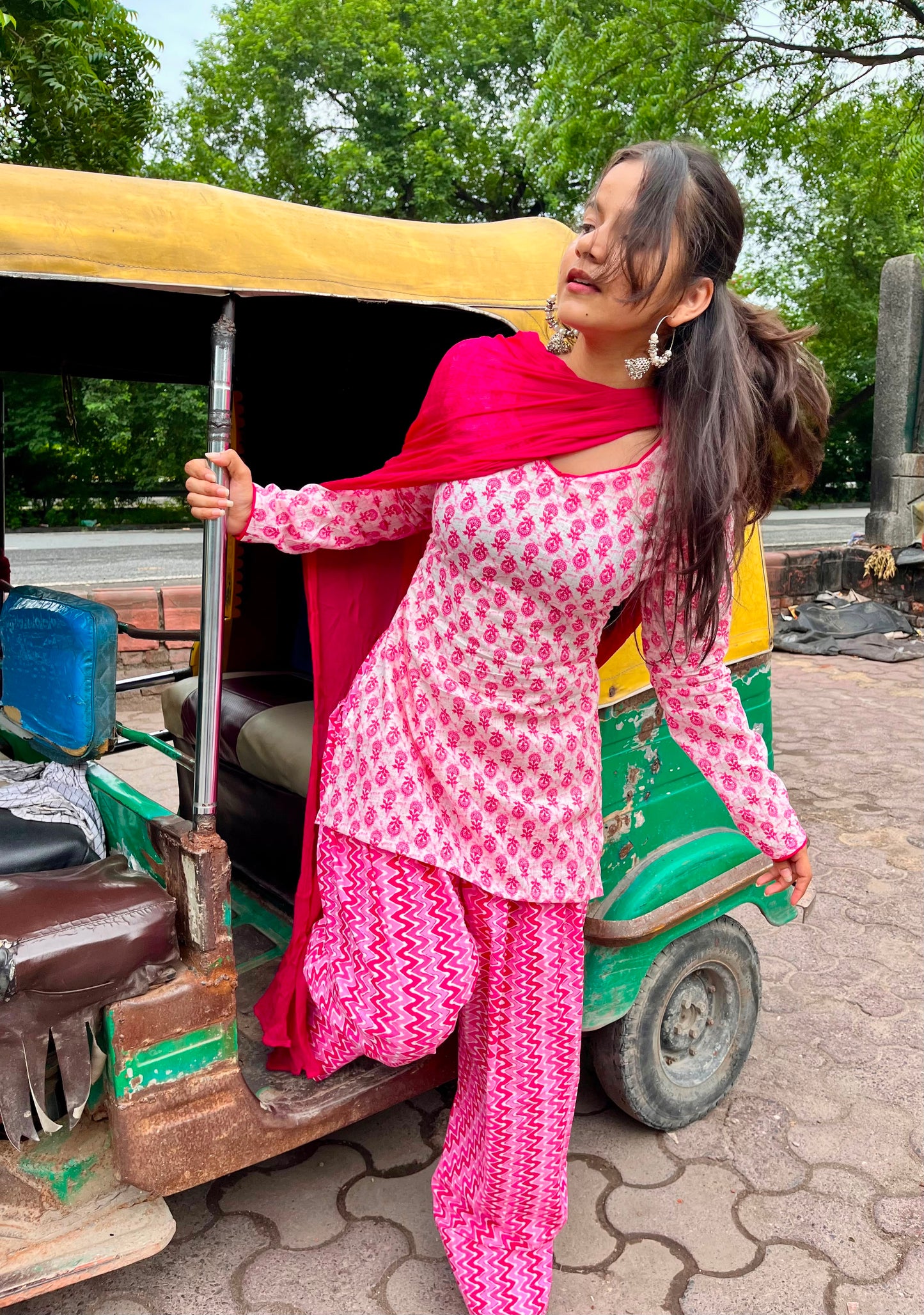 Gulaabi Aangan Set