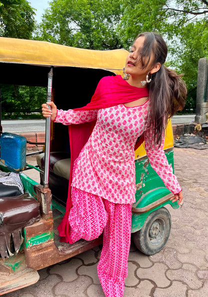 Gulaabi Aangan Set