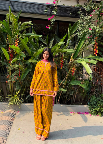 Ambar Farshi Set