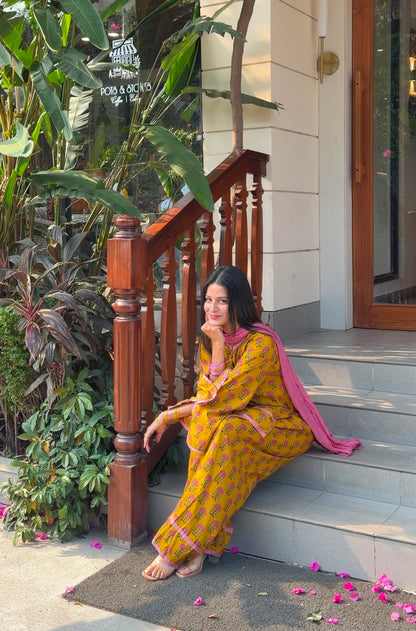 Ambar Farshi Set