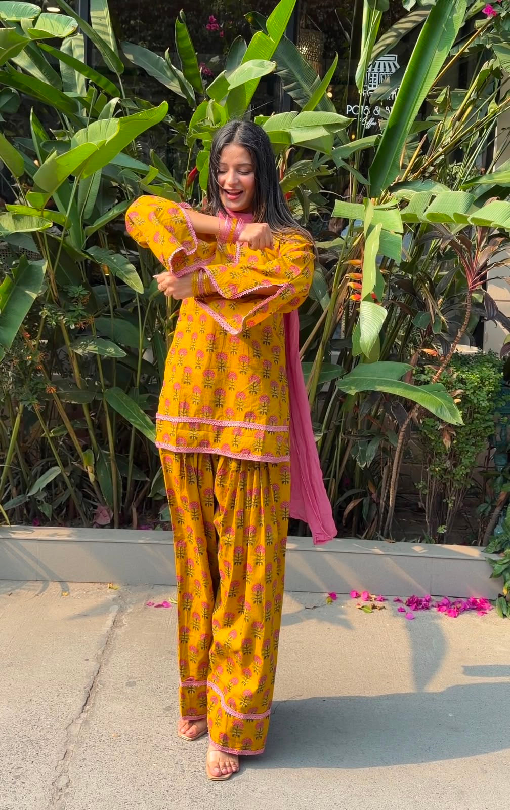 Ambar Farshi Set