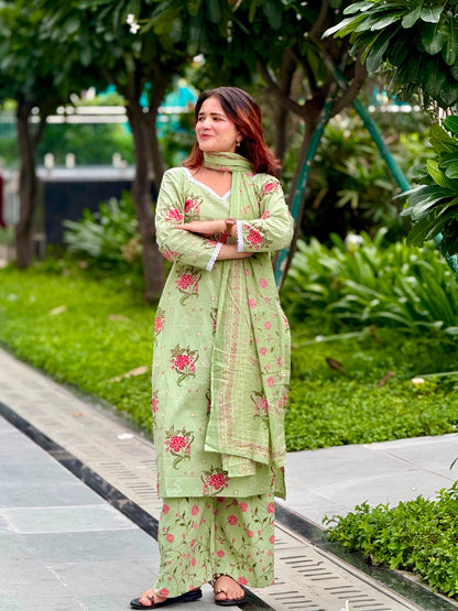 Pista Phool Set