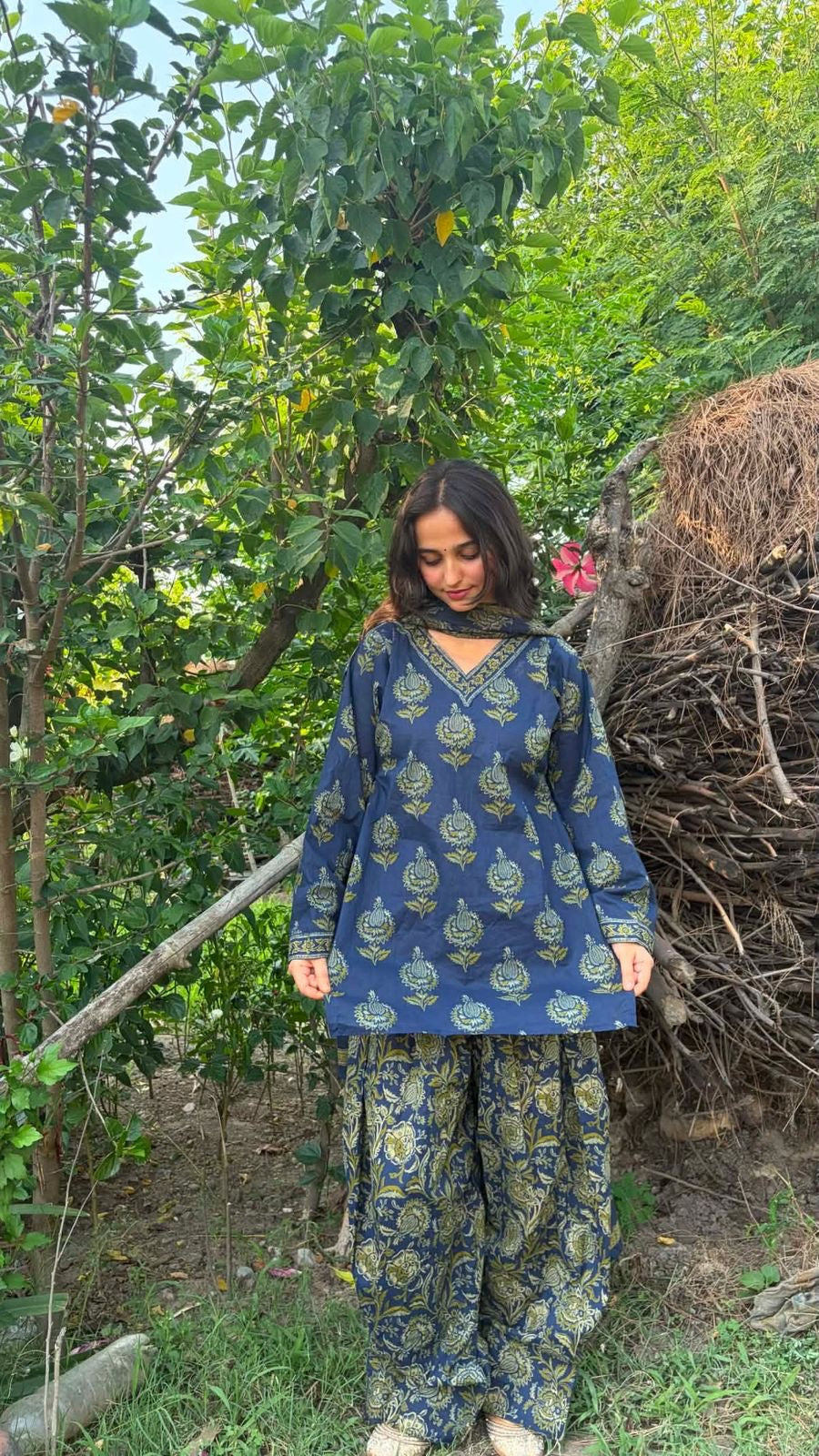 Dimpal Farshi Set ( With plain matching chiffon dupatta)