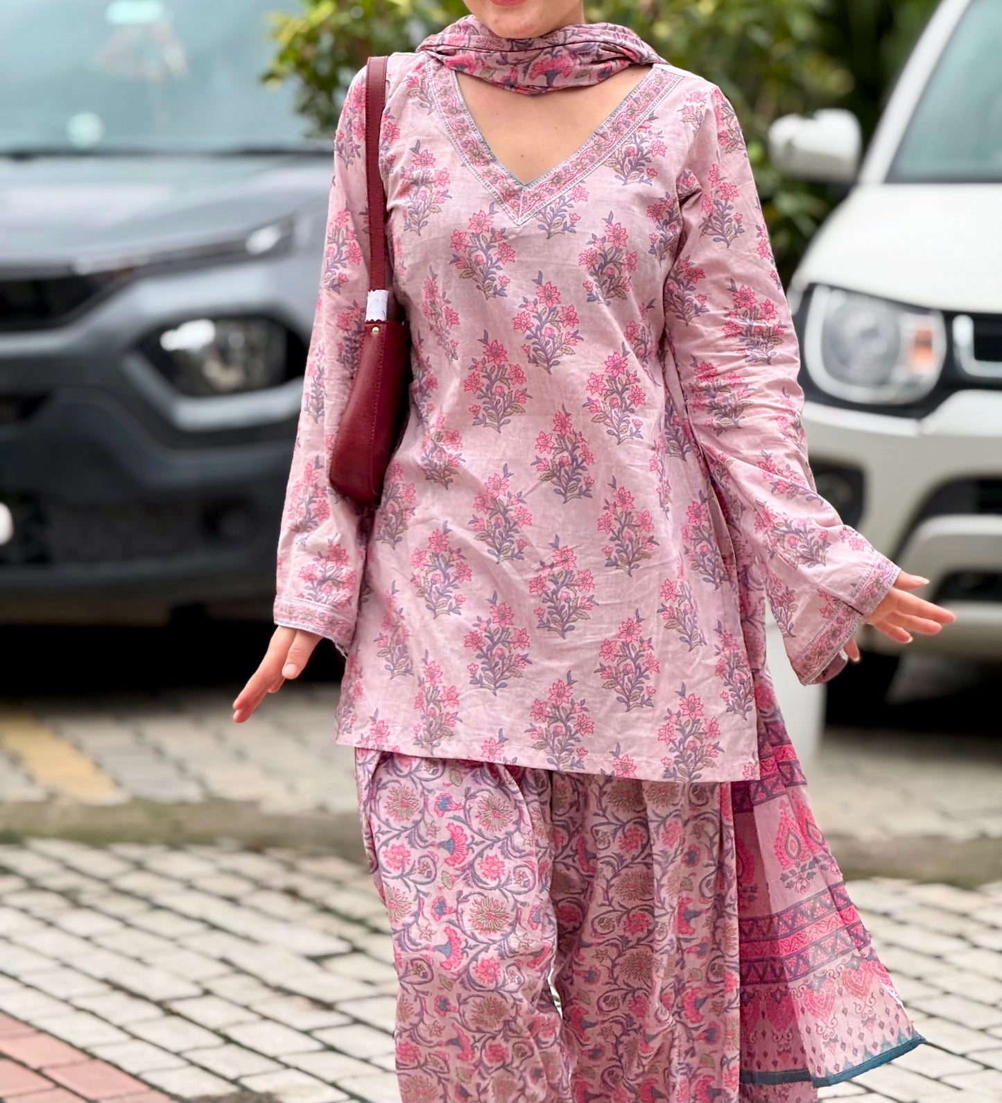 Gul Saavnara Set