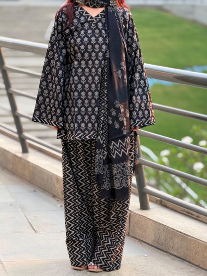 Ritvi Farshi Salwar Set ( black matching chiffon dupatta)