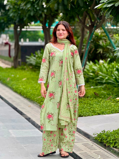 Pista Phool Set
