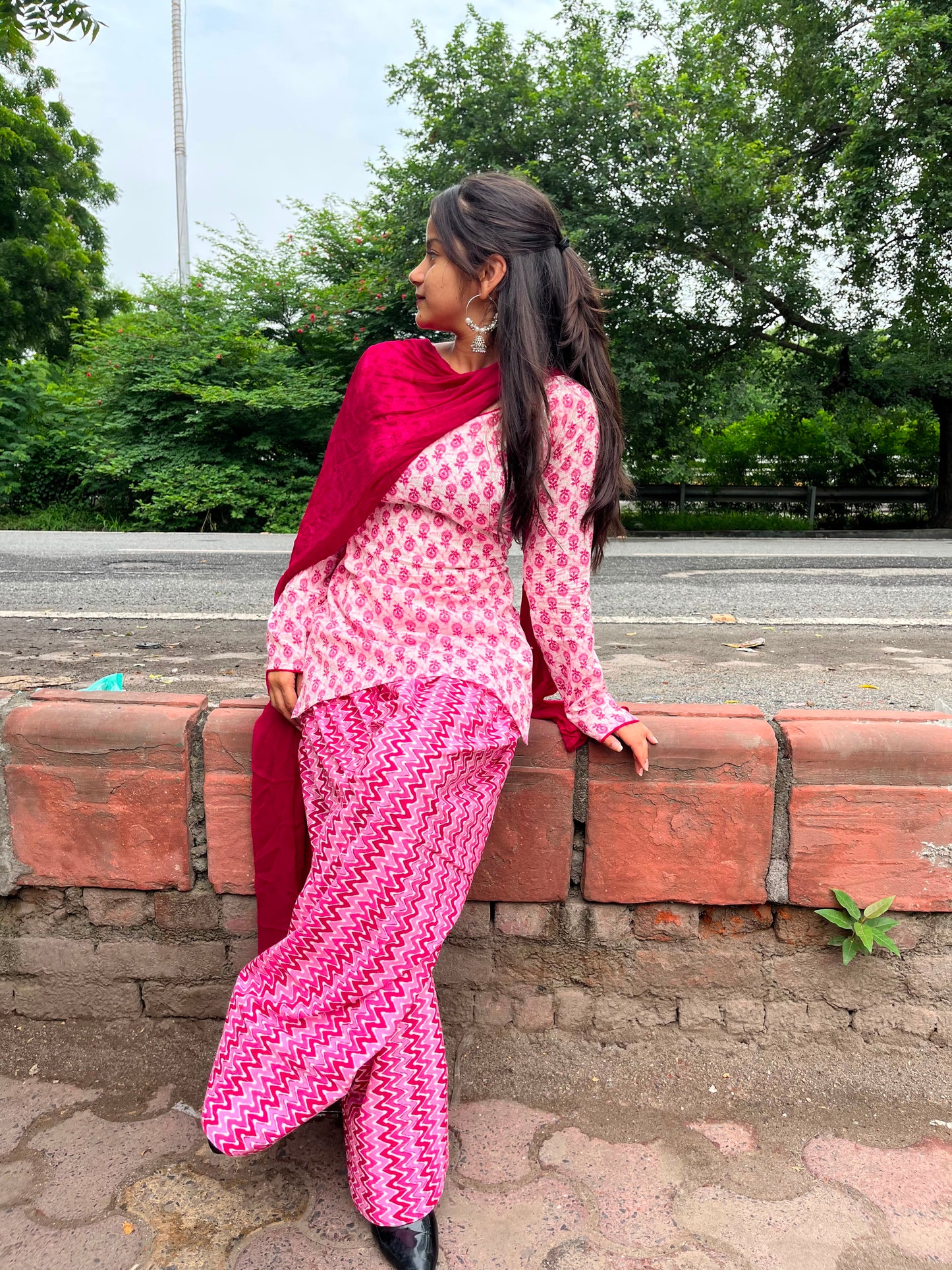Gulaabi Aangan Set