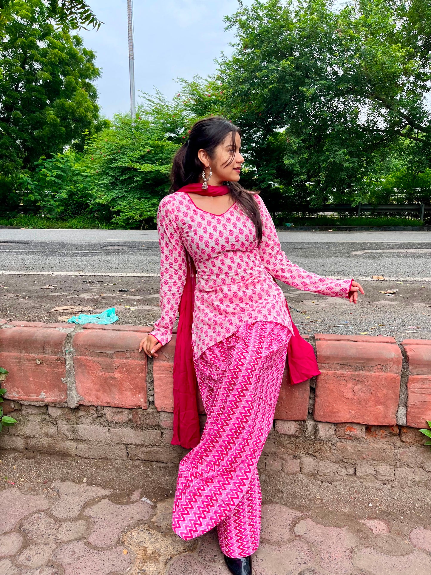 Gulaabi Aangan Set