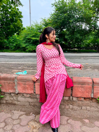 Gulaabi Aangan Set