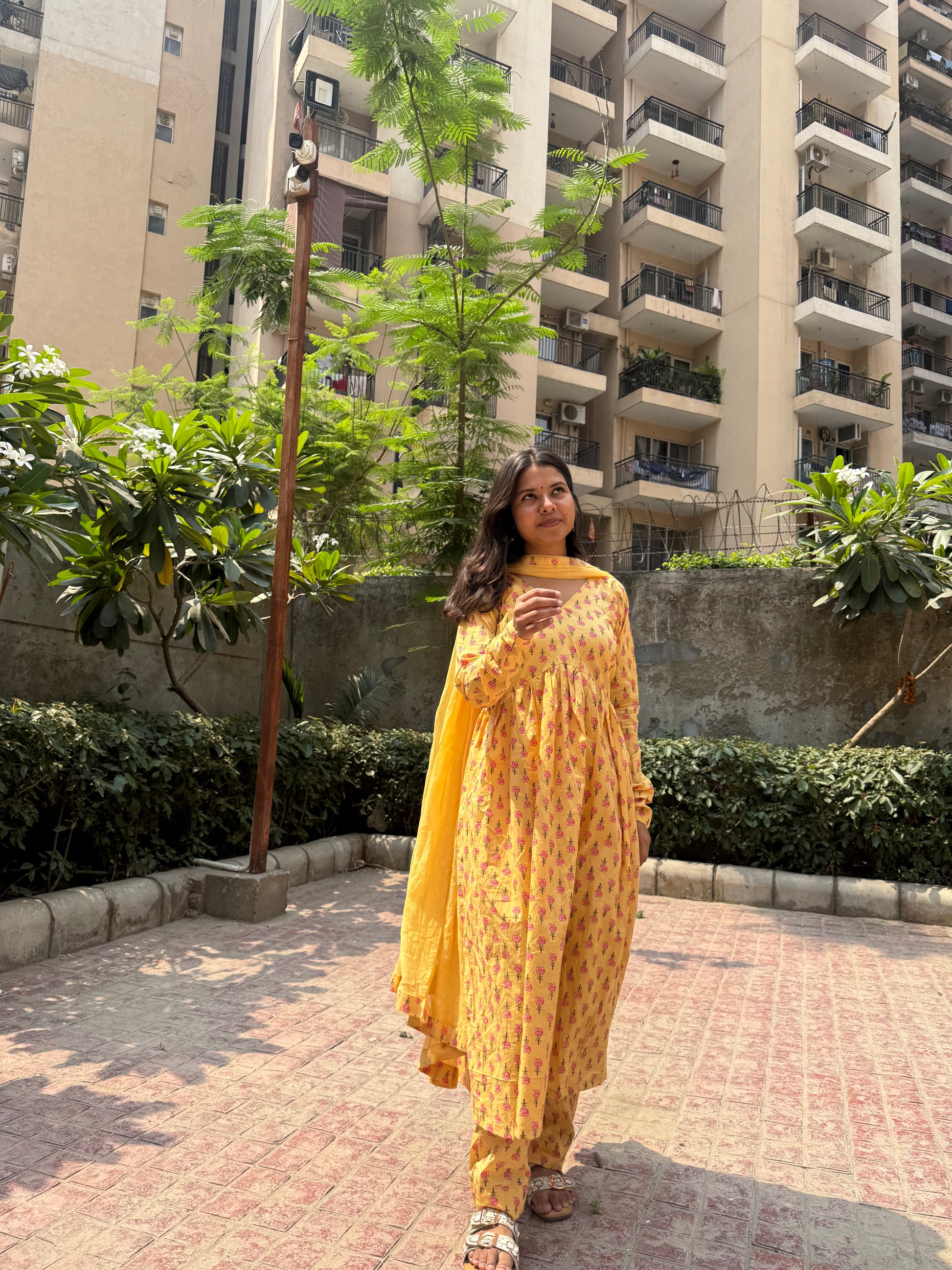 Sunheri Kurta Set (Chiffon Dupatta) – My Store