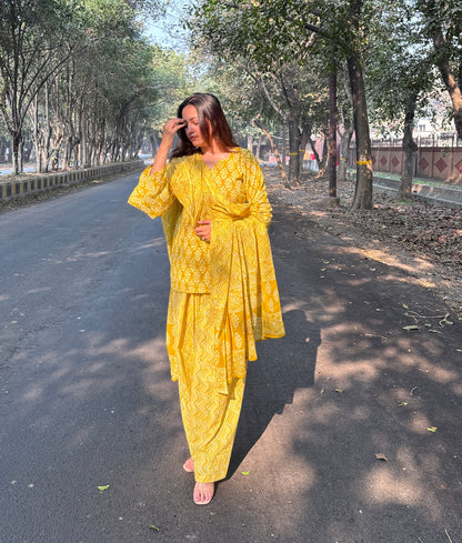 Sunehri Farshi Salwar Set