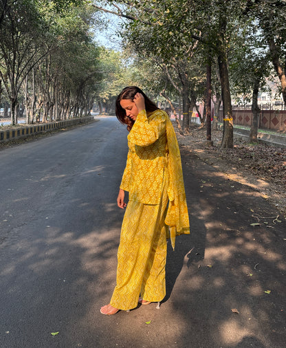 Sunehri Farshi Salwar Set