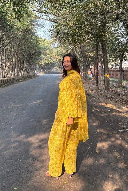 Sunehri Farshi Salwar Set