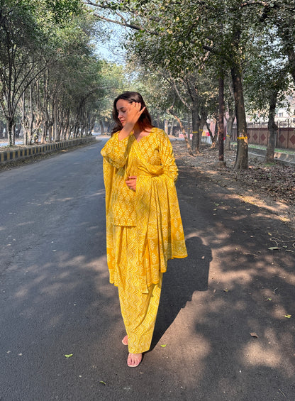 Sunehri Farshi Salwar Set