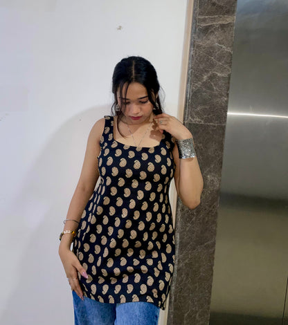 Kala Tikka Backless Straight Short Kurti