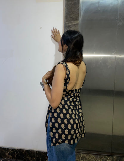 Kala Tikka Backless Straight Short Kurti