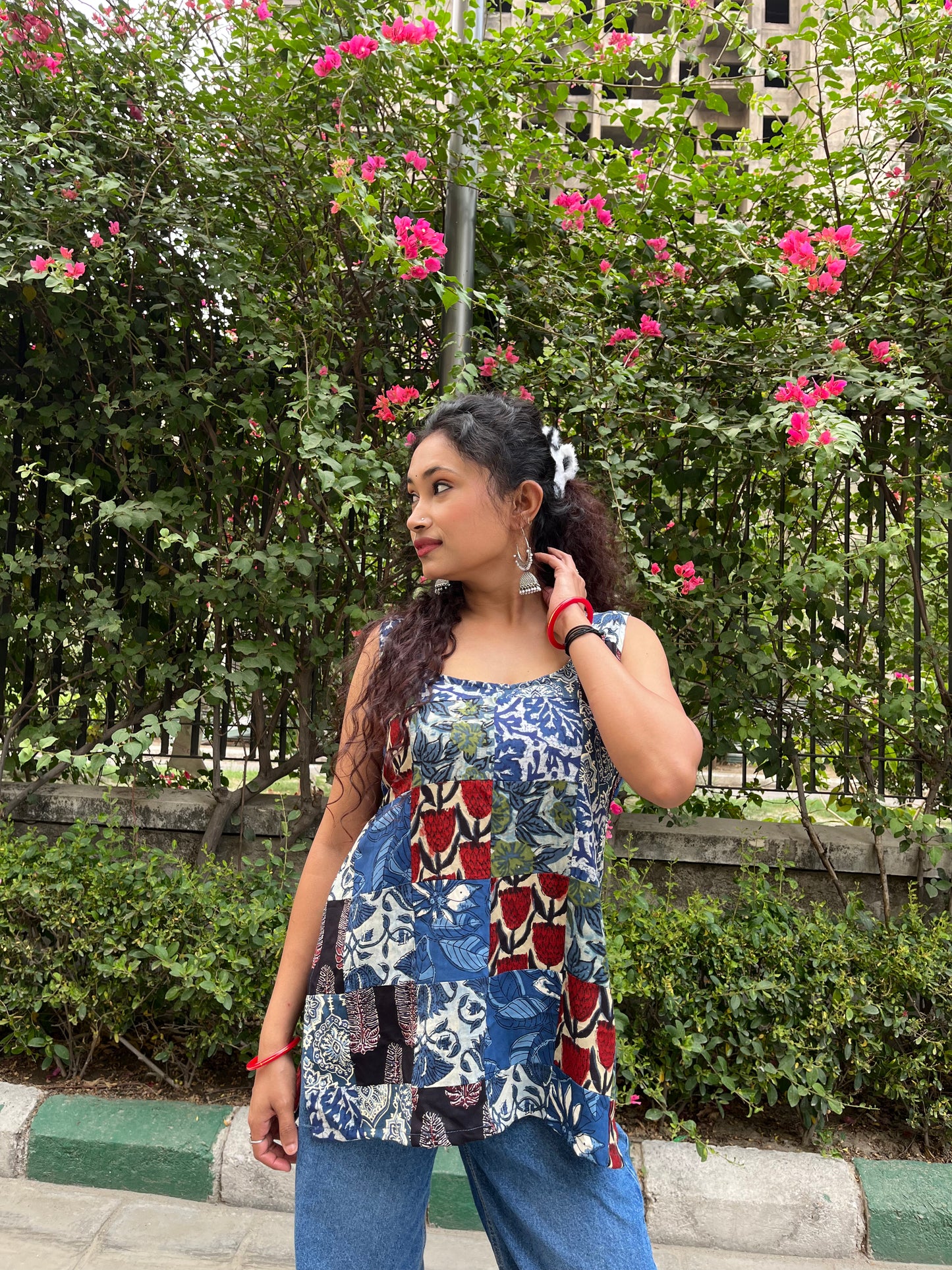 Eclair Sleeveless Short Kurti