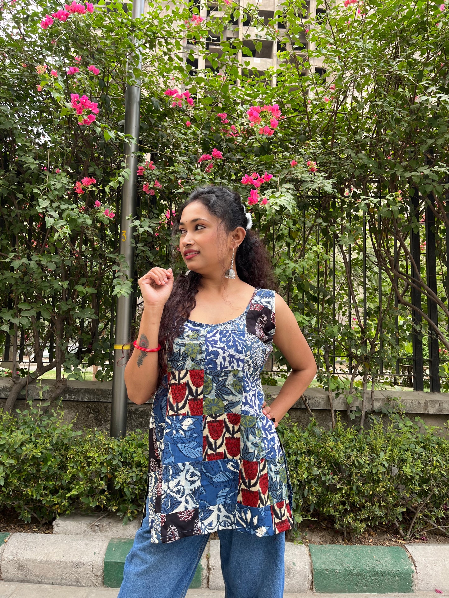 Eclair Sleeveless Short Kurti