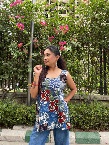 Eclair Sleeveless Short Kurti