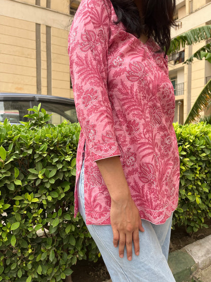 Gulabi Ishq Straight Short Kurti