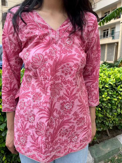 Gulabi Ishq Straight Short Kurti
